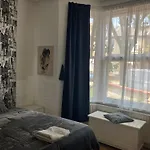 Comfy Rooms. Shared East London Homestay.